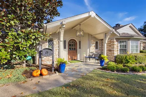 1805 Drakestone Ave, Nichols Hills, OK 73120