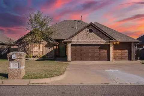 200 Stoneridge Ln, Midwest City, OK 73130