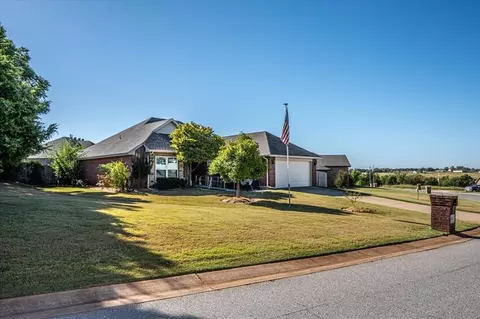 319 Wagon Trl, Guthrie, OK 73044