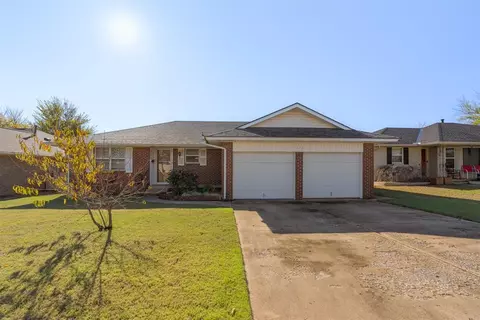212 E 30th St, Edmond, OK 73013 photo 2