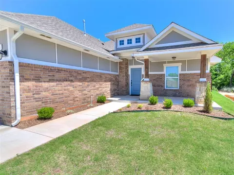 2408 Creek Side Cir, Moore, OK 73160