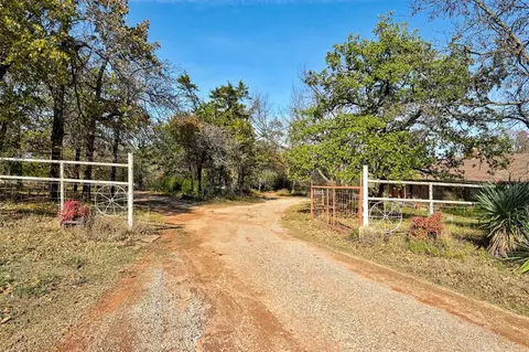 1924 Phillip Ln, Guthrie, OK 73044