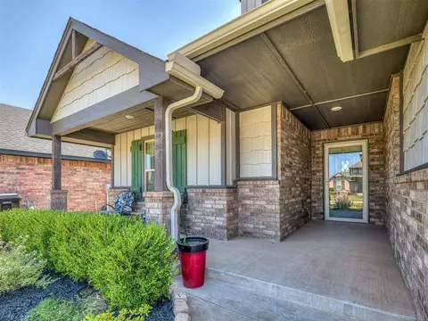 912 NE 34th Ter, Moore, OK 73160 photo 4