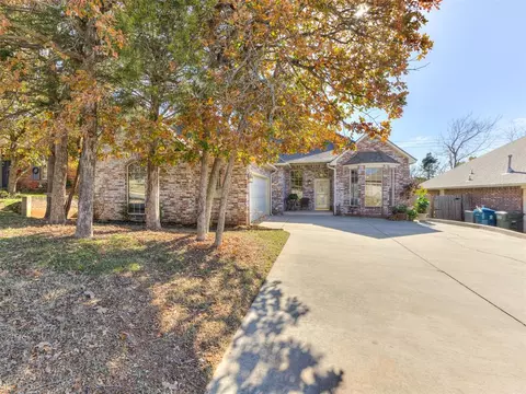 2512 Naples Way, Edmond, OK 73034