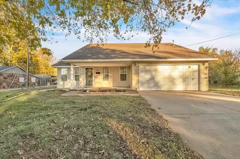 108 N 16th St, Guthrie, OK 73044