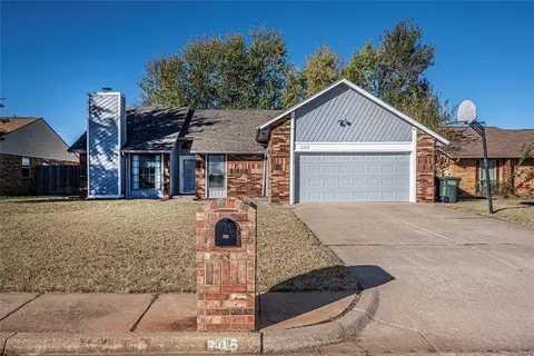 305 Bluegrass Ln, Edmond, OK 73003