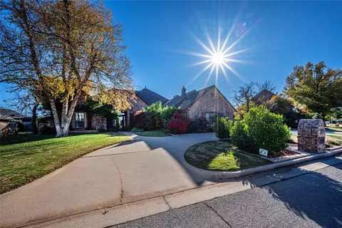 2704 SW 112th St, Oklahoma City, OK 73170