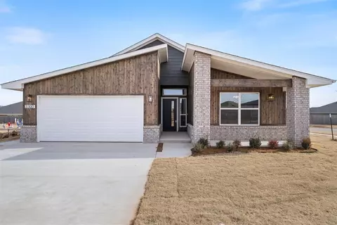 3300 Piney River Dr, Yukon, OK 73099