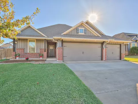4940 Crater Lake Dr, Edmond, OK 73025