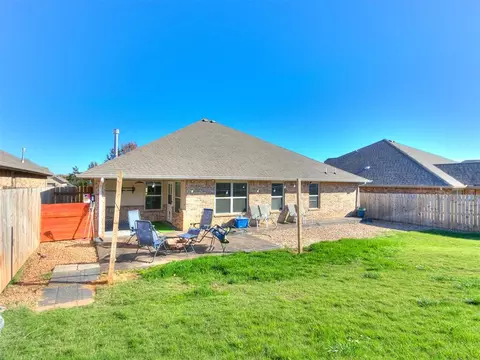 209 Evie Pl, Moore, OK 73160 photo 32