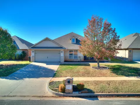 209 Evie Pl, Moore, OK 73160 photo 2