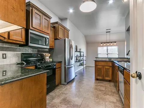 209 Evie Pl, Moore, OK 73160 photo 4