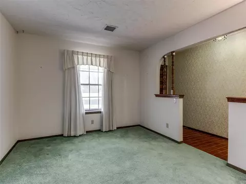 3923 N Thompkins Ave, Bethany, OK 73008 photo 6
