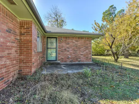3923 N Thompkins Ave, Bethany, OK 73008 photo 38