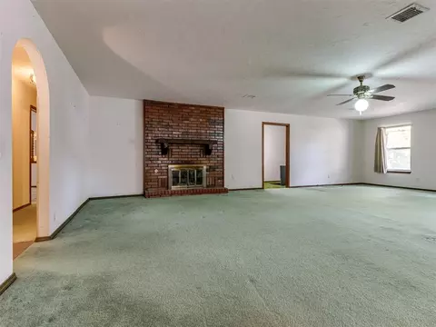 3923 N Thompkins Ave, Bethany, OK 73008 photo 9