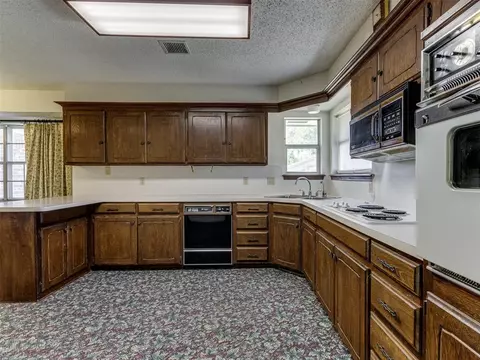 3923 N Thompkins Ave, Bethany, OK 73008 photo 18