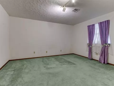 3923 N Thompkins Ave, Bethany, OK 73008 photo 29