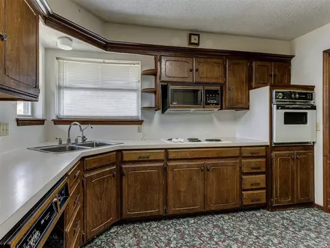 3923 N Thompkins Ave, Bethany, OK 73008 photo 19