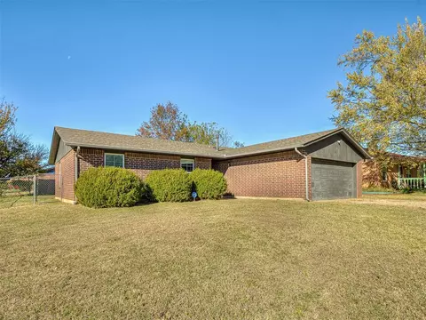 701 Briarwood Dr, Midwest City, OK 73130