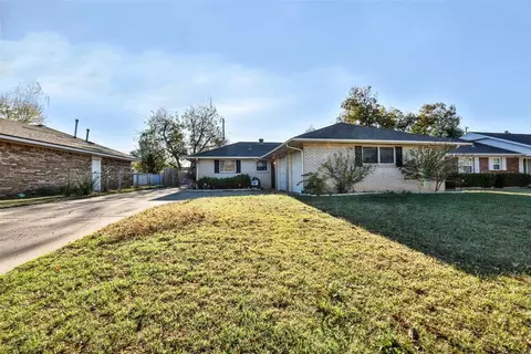 112 Eberle Dr, Moore, OK 73160