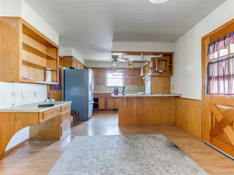 725 Greenwood Dr, Midwest City, OK 73110