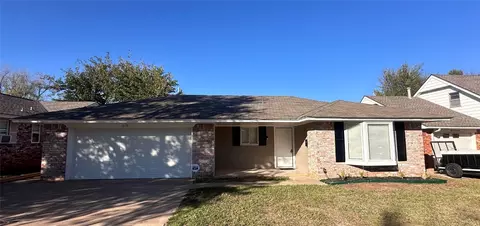 213 E 31st St, Edmond, OK 73013 photo 1