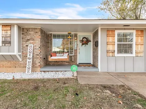 813 Lawton Ave, Moore, OK 73160
