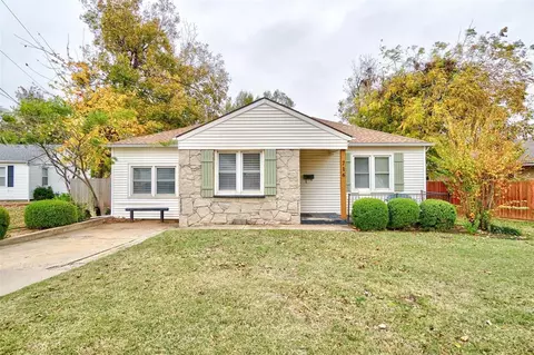716 S University Dr, Edmond, OK 73034