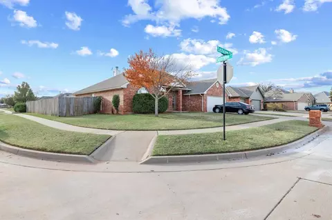 424 Eastview Dr, Yukon, OK 73099