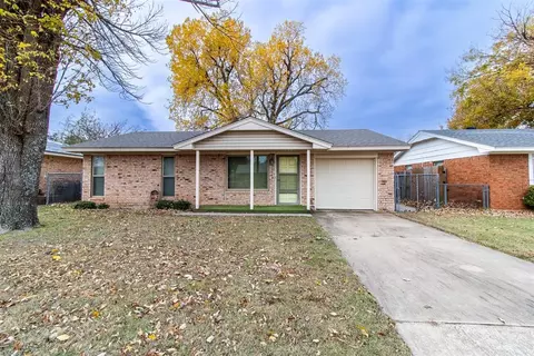 407 S Brookview Ln, Mustang, OK 73064