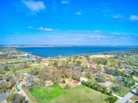 8209 Golden Oaks Rd, Oklahoma City, OK 73127