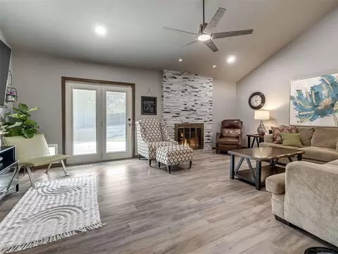 908 Ridgecrest Rd, Edmond, OK 73013