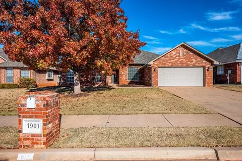 1901 Oxford St, Edmond, OK 73013