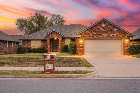1917 Napa Valley Rd, Edmond, OK 73013