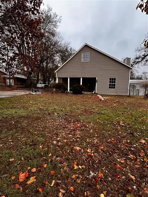 721 S 6th St, Chickasha, OK 73018