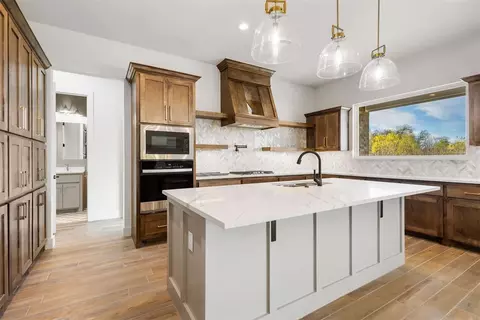 10613 Two Lakes Dr, Yukon, OK 73099