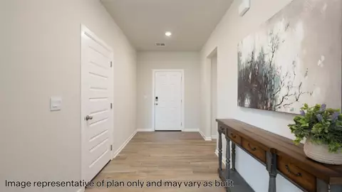 Entry Way - 5503 Windstone Ln, Norman, OK 73072 photo 2 of 5
