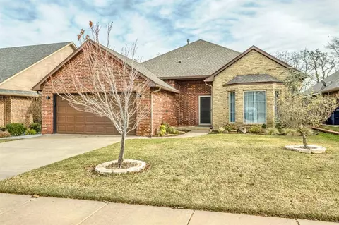 14104 Oxford Dr, Edmond, OK 73013