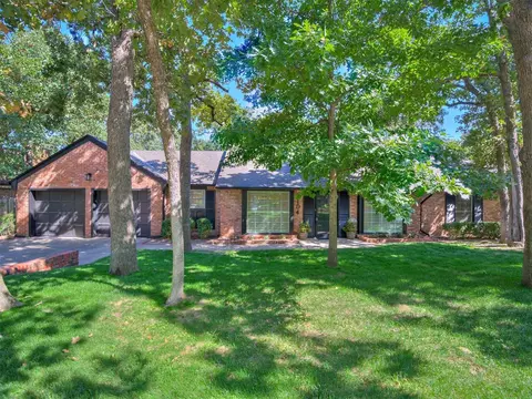 2104 N Rolling Ridge Ave, Bethany, OK 73008