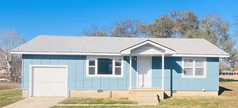 1202 13th St, Prague, OK 74864