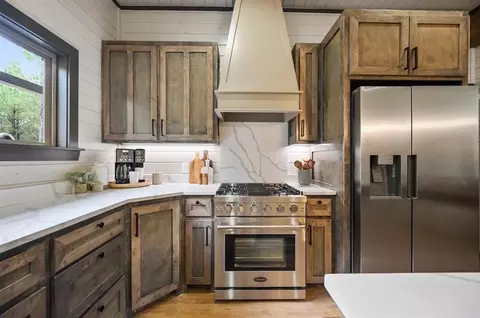 Kitchen - 36 Bear Cedar Trl, Broken Bow, OK 74728 photo 3 of 7