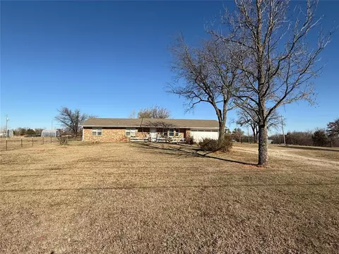 906 E Hamner Park Rd, Carney, OK 74832 photo 2