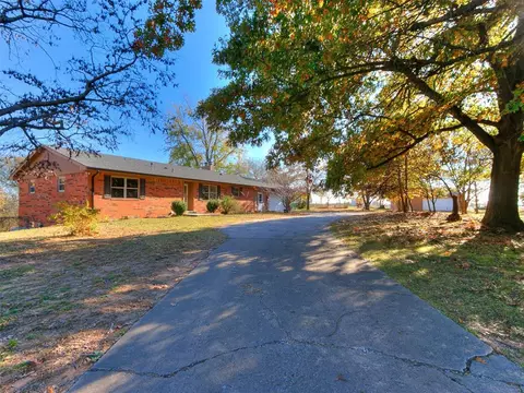 23452 W Hilltop Cir, Washington, OK 73093