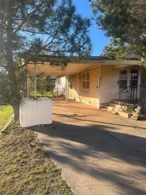 709 N Grady St, Altus, OK 73521 photo 2