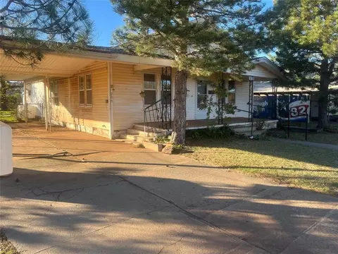 709 N Grady St, Altus, OK 73521 photo 3