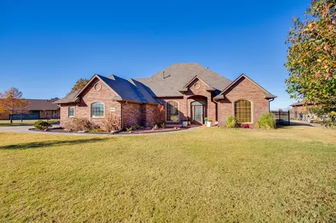 5606 Pheasant Run Dr, Enid, OK 73703