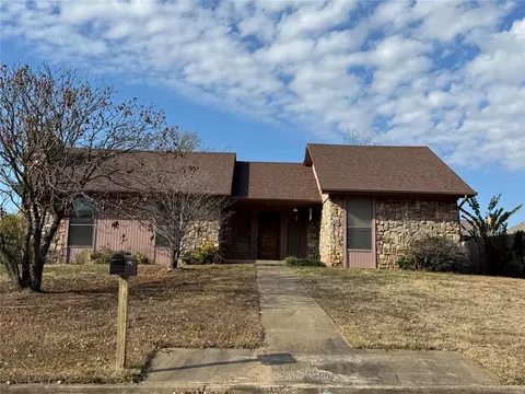 2 N Gilpin Ave, Shawnee, OK 74804