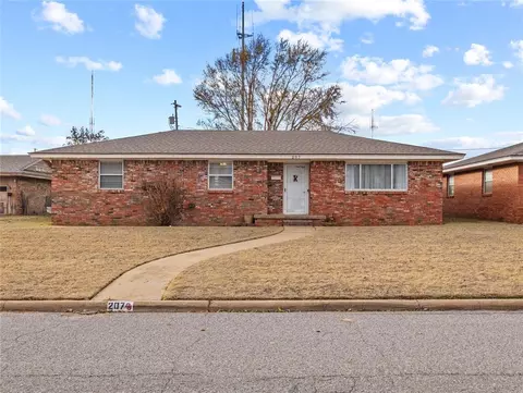 207 Lockstone Dr, Weatherford, OK 73096