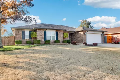 1108 Shelly Rd, Yukon, OK 73099