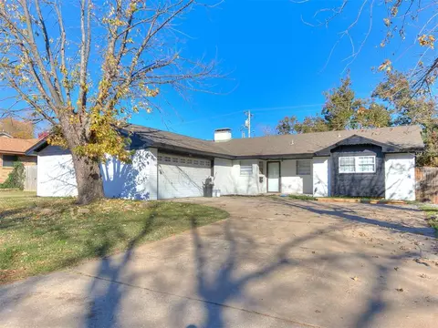 415 NE 20th St, Moore, OK 73160